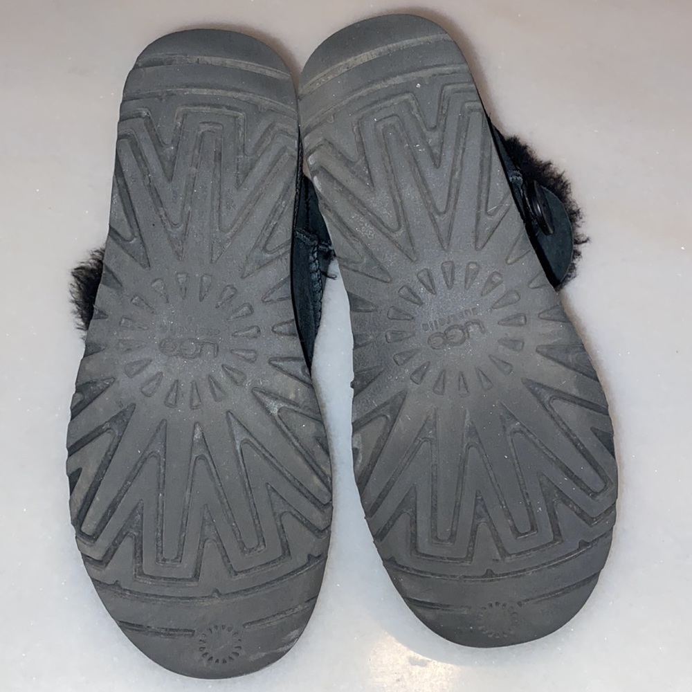 Mini Bailey Button UGG boots - Picture 8 of 9